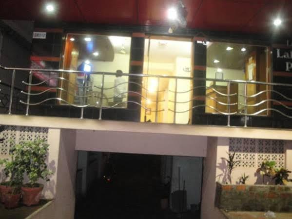 Oyo Hotel Lakshmi Paradise Visakhapatnam Exterior photo