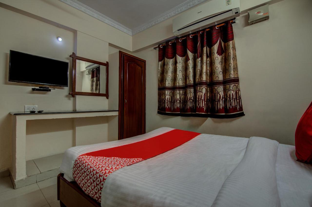 Oyo Hotel Lakshmi Paradise Visakhapatnam Exterior photo