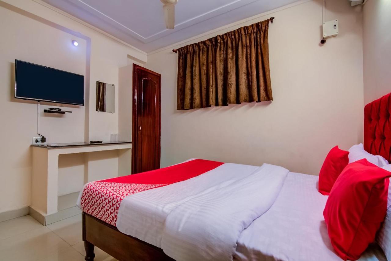 Oyo Hotel Lakshmi Paradise Visakhapatnam Exterior photo